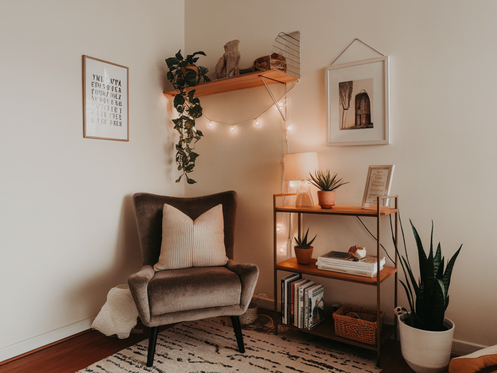 Comment aménager un coin lecture cosy dans un petit appartement sans gros budget