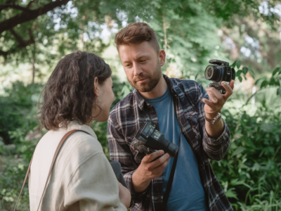 Comment choisir entre GoPro, smartphone et compact pour filmer des interviews en voyage quand on a un budget limité